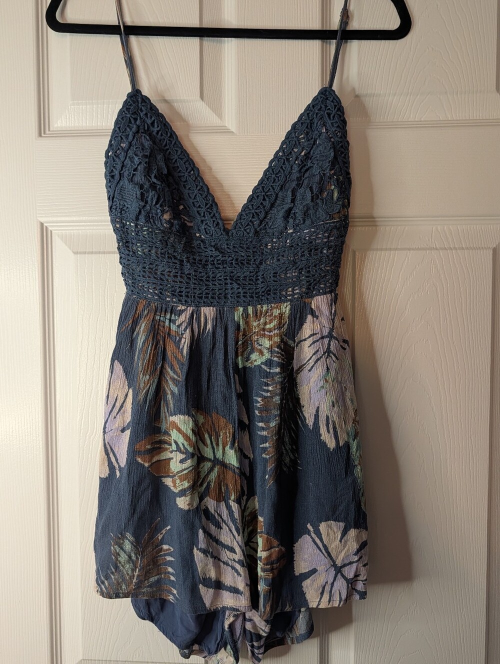 Illa Illa Women’s Small Blue Floral Crochet Lace Romper Boho Open Back Tie
